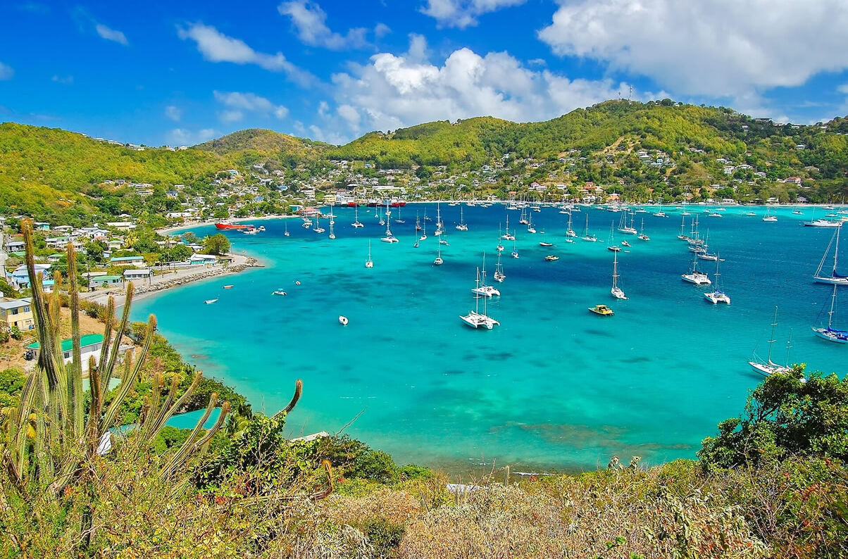 Hafen der Insel Bequia auf St. Vincent und die Grenadinen