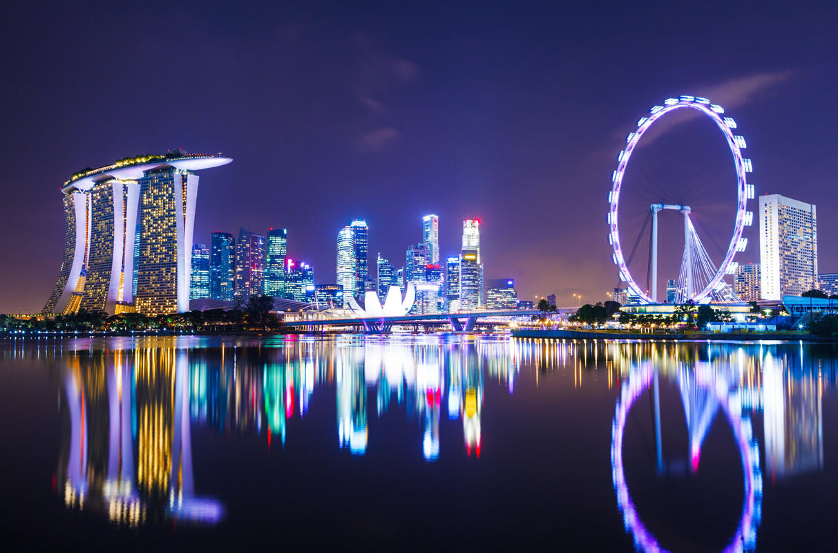 Skyline von Singapur bei Nacht