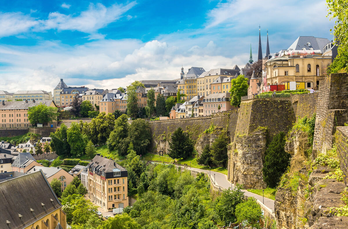 Panorama von Luxemburg an schönem Sommertag
