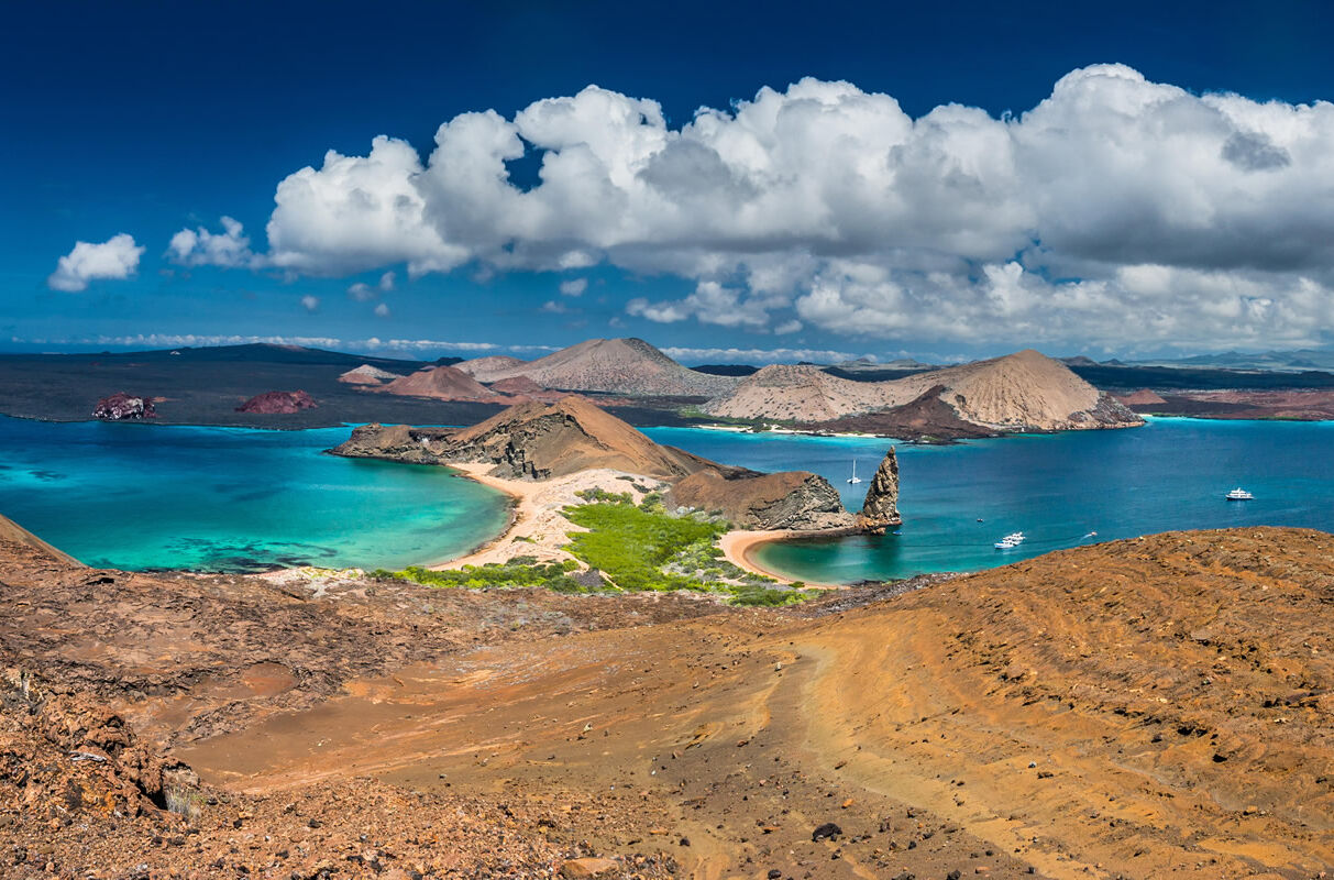 Panorama der Galapagos-Inseln von der Insel Bartolome, Ecuador