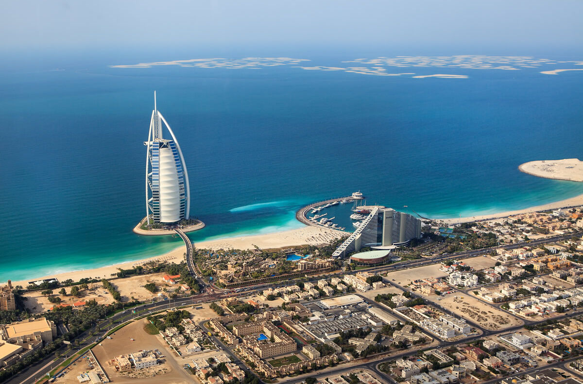 Panorama mit dem Hotel Burj Al-Arab in Dubai