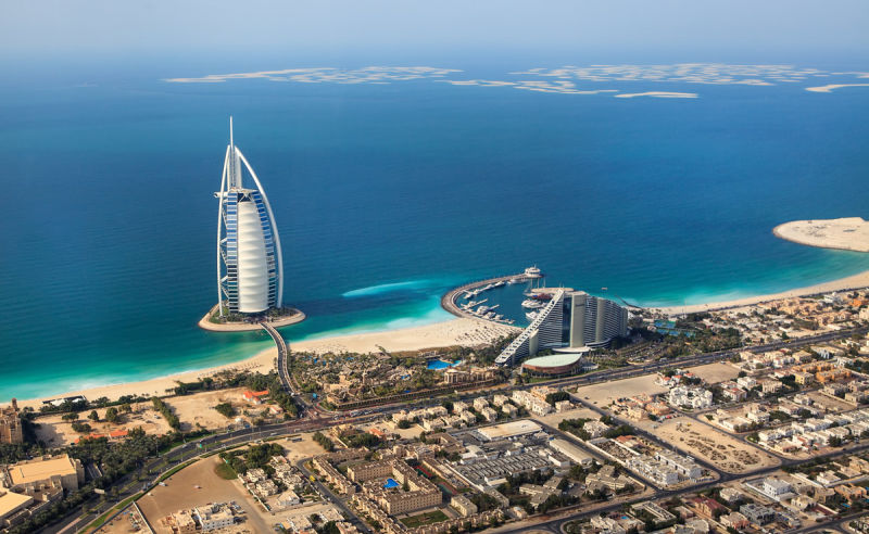 Panorama mit dem Hotel Burj Al-Arab in Dubai
