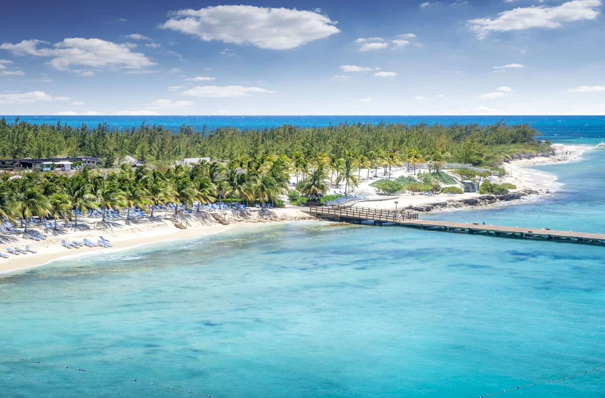 Strand von Grand Turk Island auf den Turks- und Caicosinseln