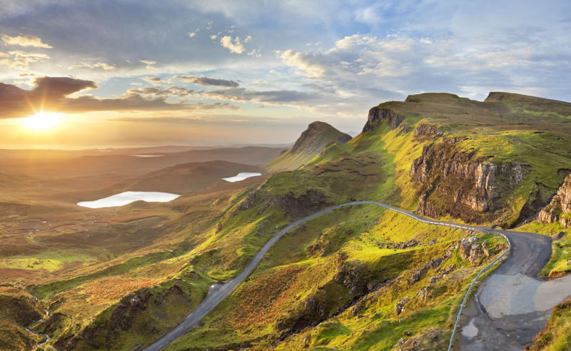 Sonnenaufgang bei Quiraing auf der Isle of Skye in Schottland