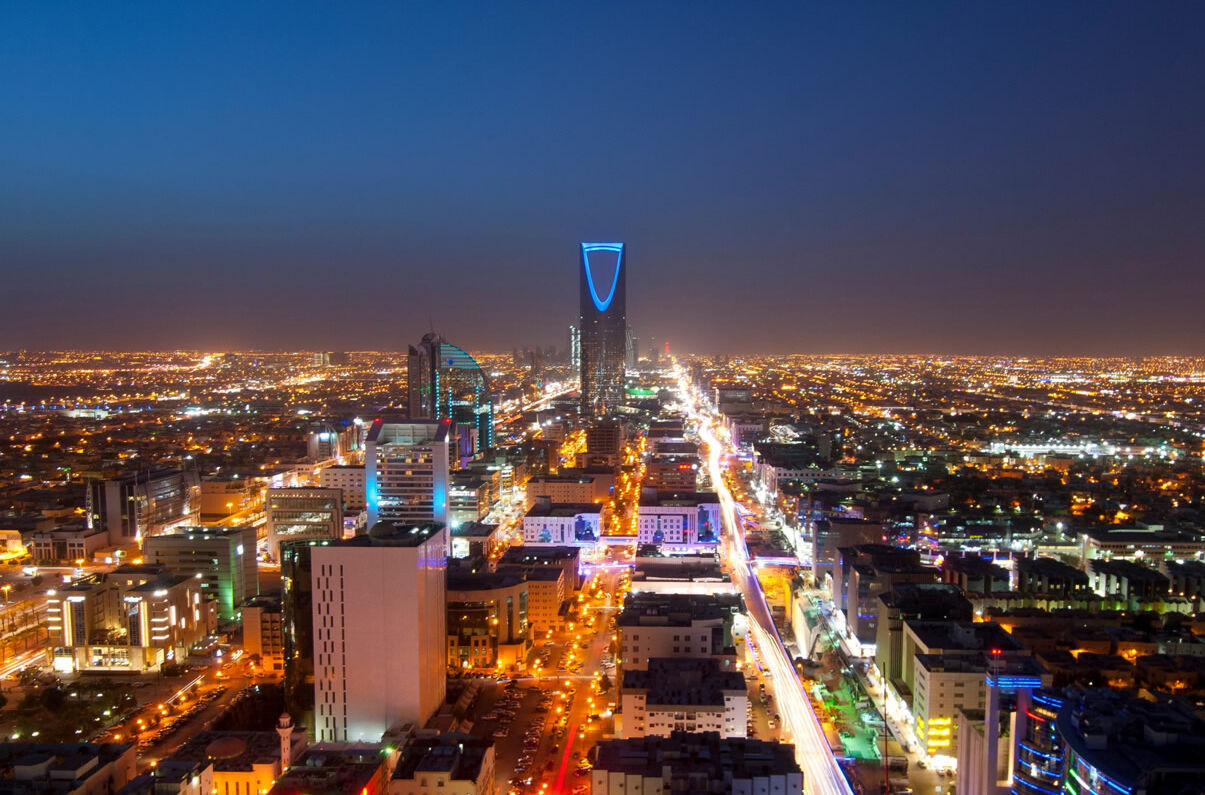 Skyline von Riad in Saudi-Arabien bei Nacht